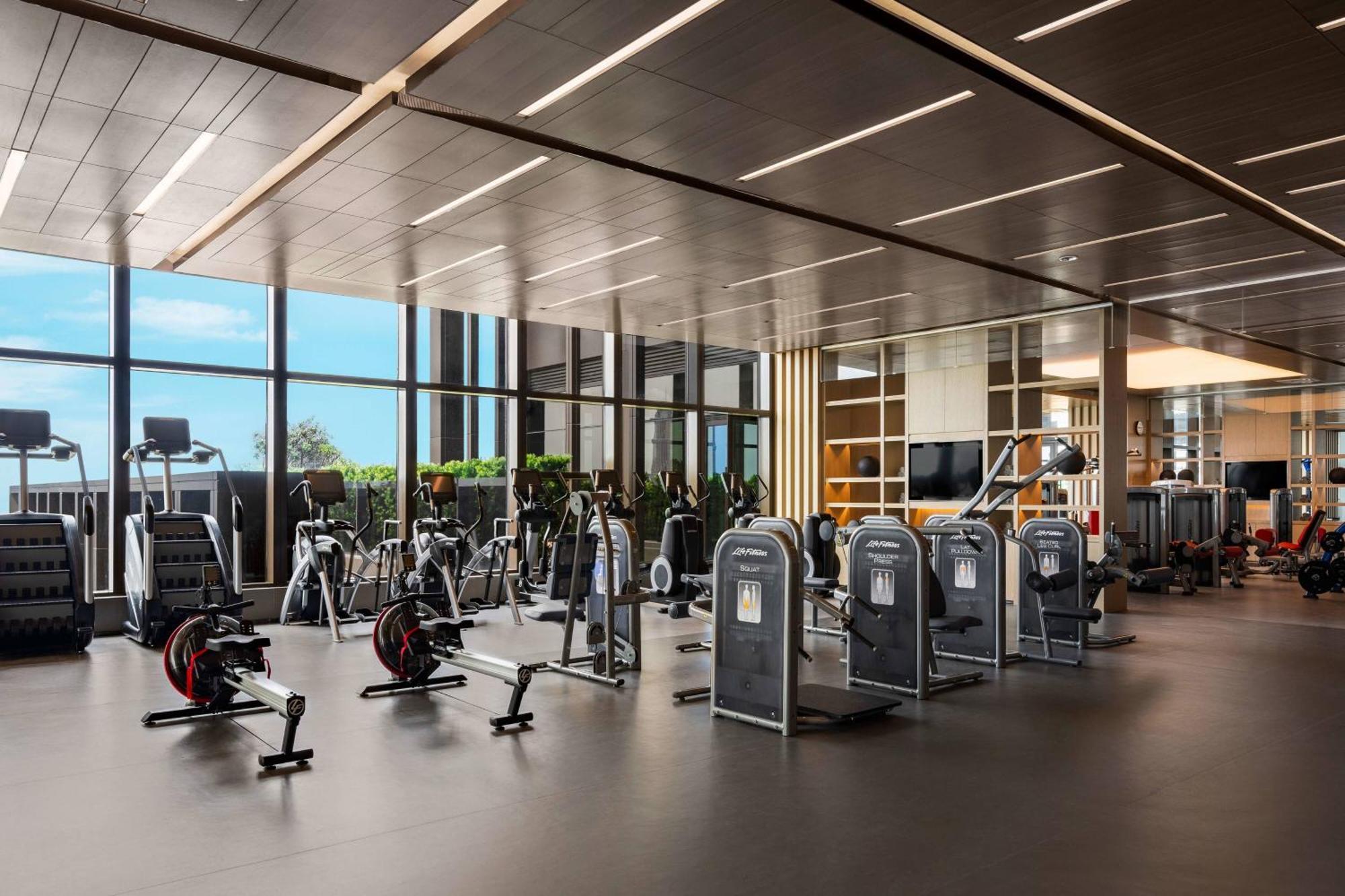 Kaohsiung Marriott Hotel Экстерьер фото The gym at The Ritz-Carlton, Melbourne